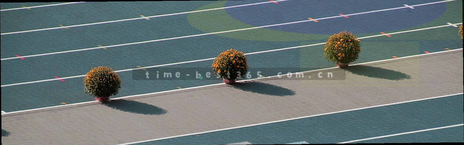 抽象的冷靛蓝渐变纹理与细密网格线叠加，局部一道信号橙线条贯穿，无文字无人像